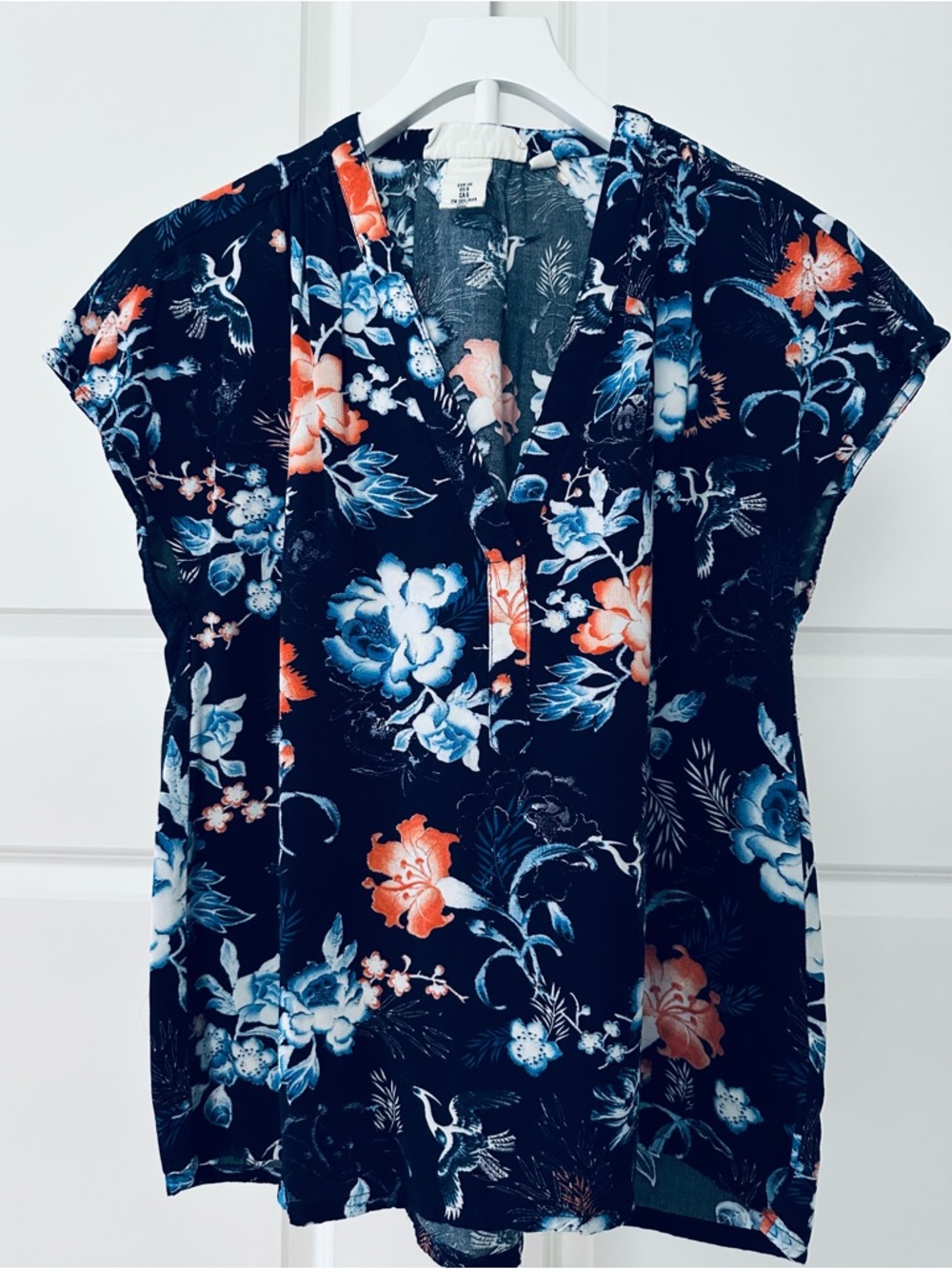 Women L.O.G.G. Short Sleeve Floral V-Neck Blouse Size 6 Regular